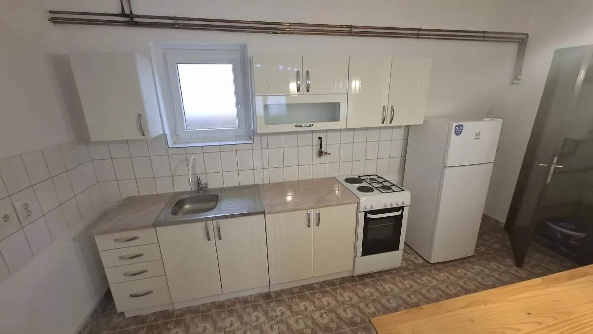 Izdavanje, trosoban stan, 100m², Veternička rampa, Novi Sad Sve Podlokacije