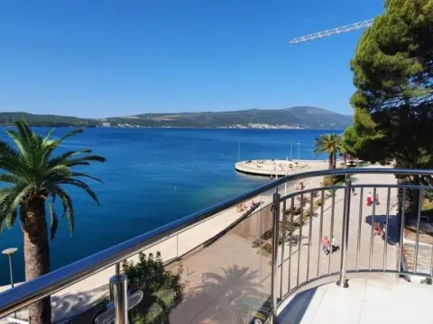 Izdavanje, dvosoban stan, 80m², Centar, Tivat - image 2