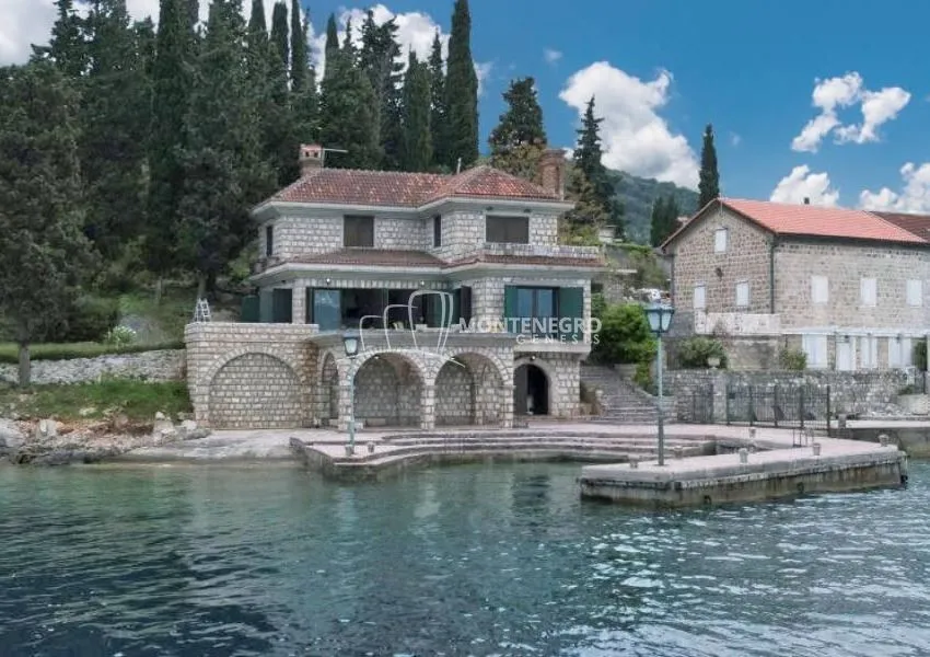 Sale, house, 350m², Rose, Herceg Novi