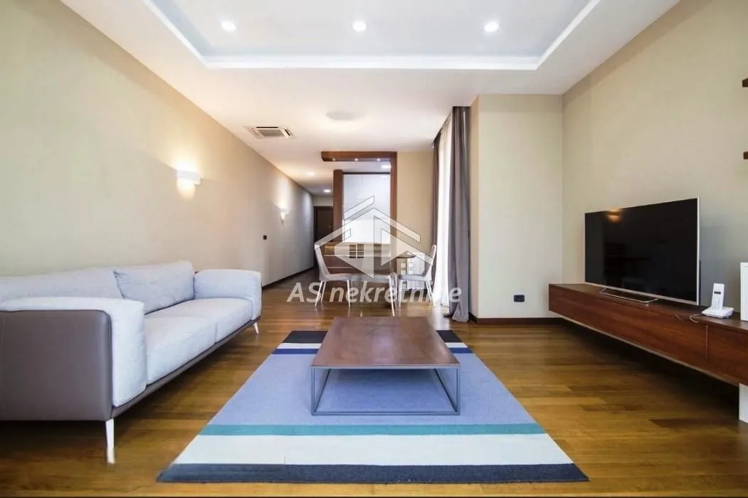 Izdavanje, trosoban stan, 74m², Stari Grad, Beograd