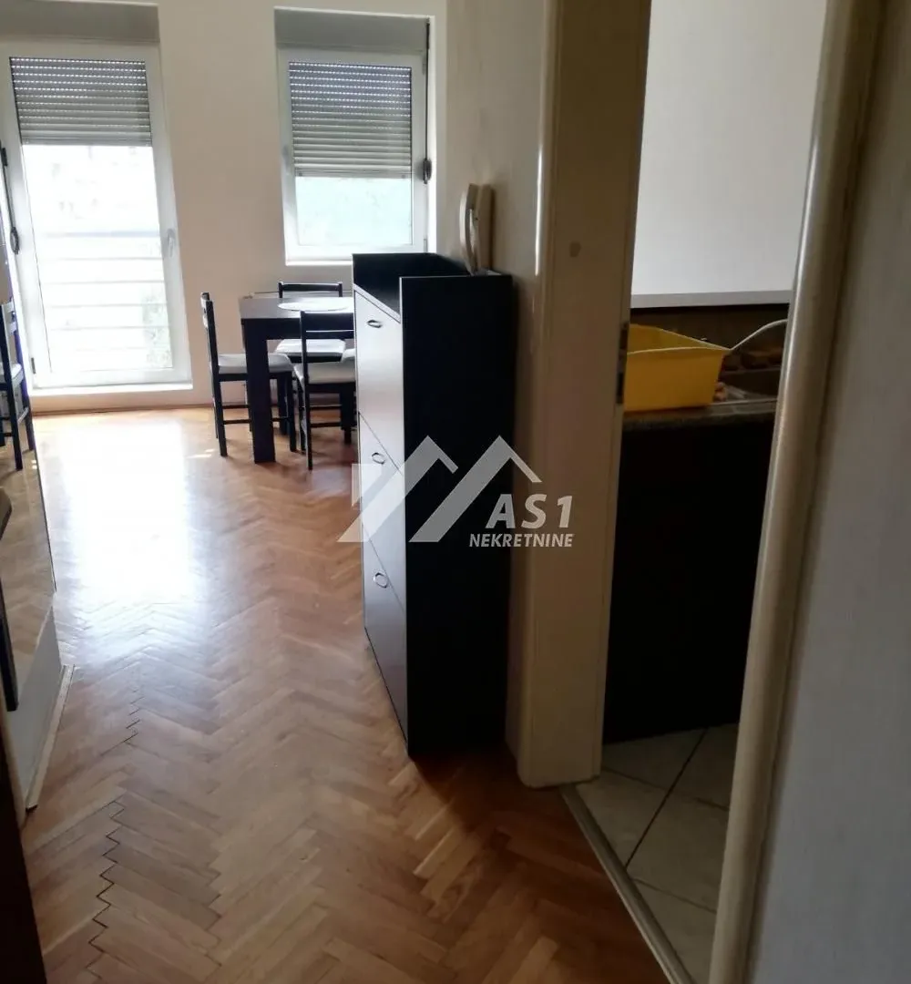 Izdavanje, jednosoban stan, 23m², Bulevar Oslobodjenja, Novi Sad Sve Podlokacije