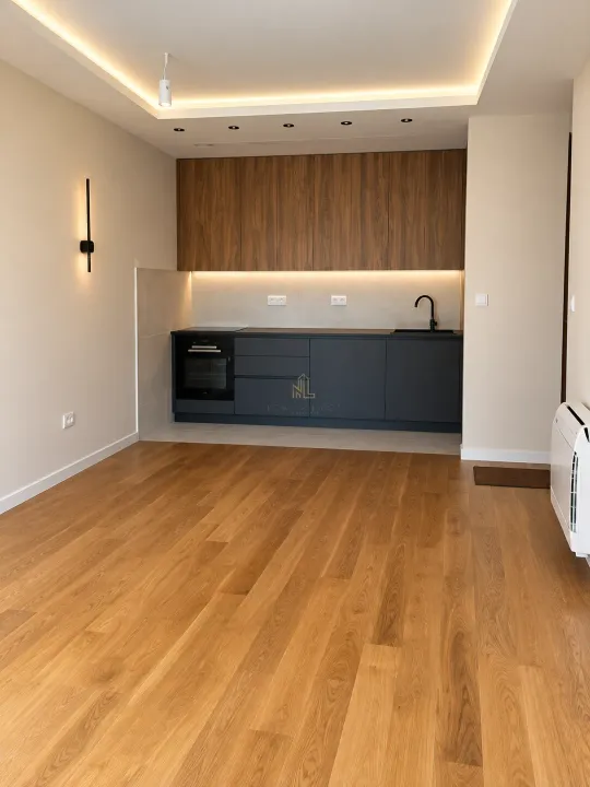 Izdavanje, poslovni prostor, 68m², Central Point, Podgorica