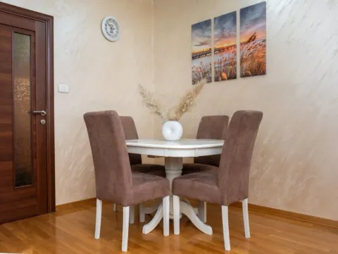 Izdavanje, dvosoban stan, 56m², Momišići, Podgorica - image 11