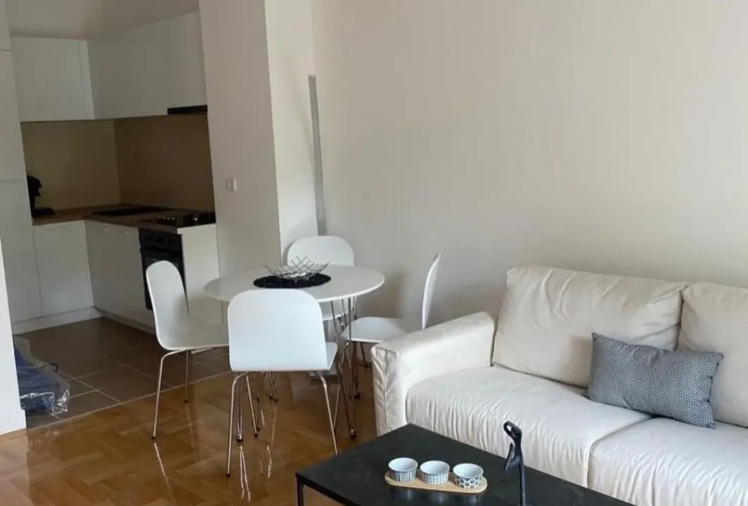Izdavanje, jednosoban stan, 46m², Kava, Tivat