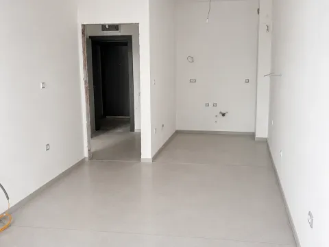 Prodaja, jednosoban stan, 42m², Stari Aerodrom, Podgorica - image 3