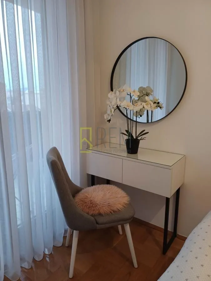 Prodaja, jednosoban stan, 50m², Stari Aerodrom, Podgorica