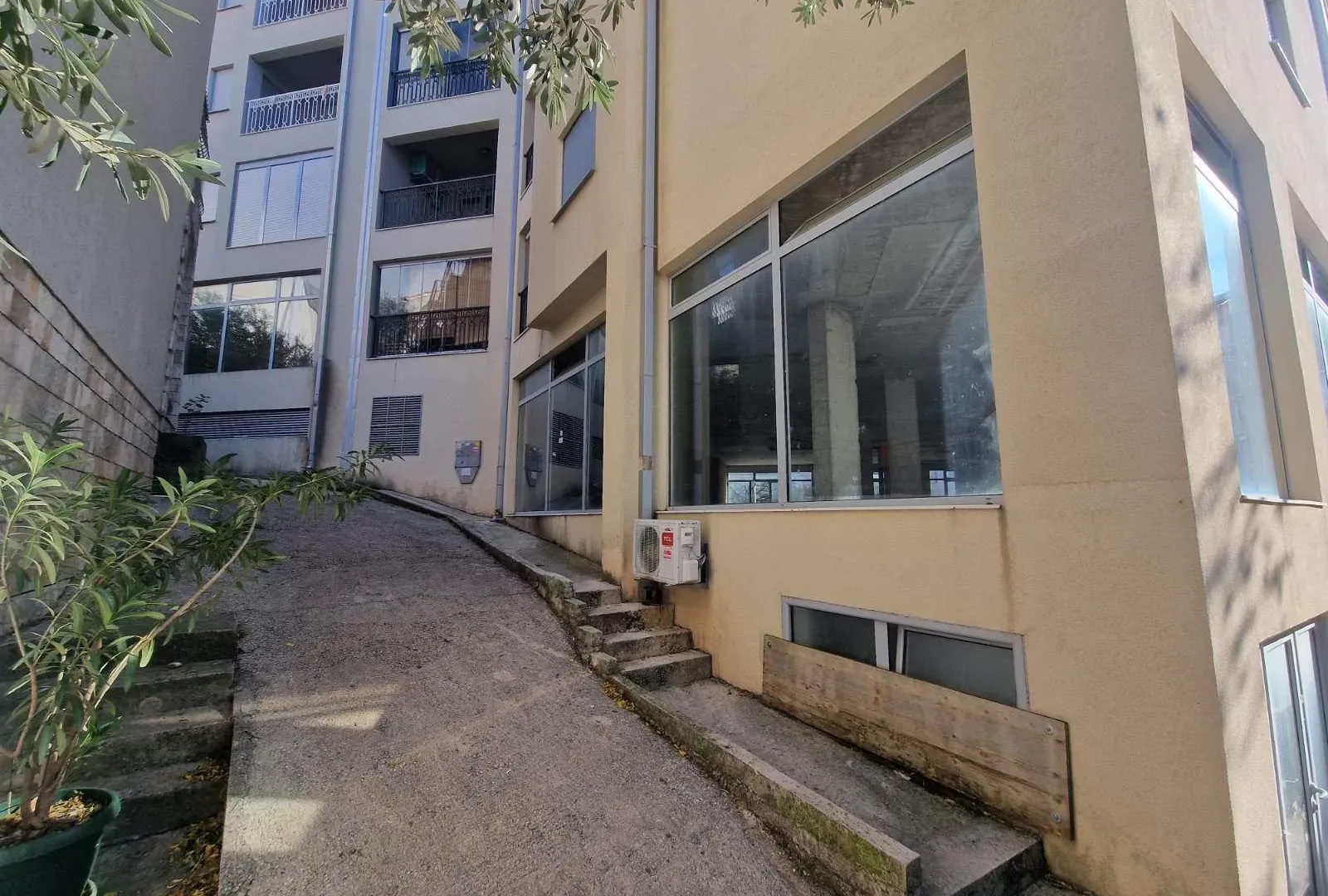 Rent, office space, 406m², Petrovac, Budva