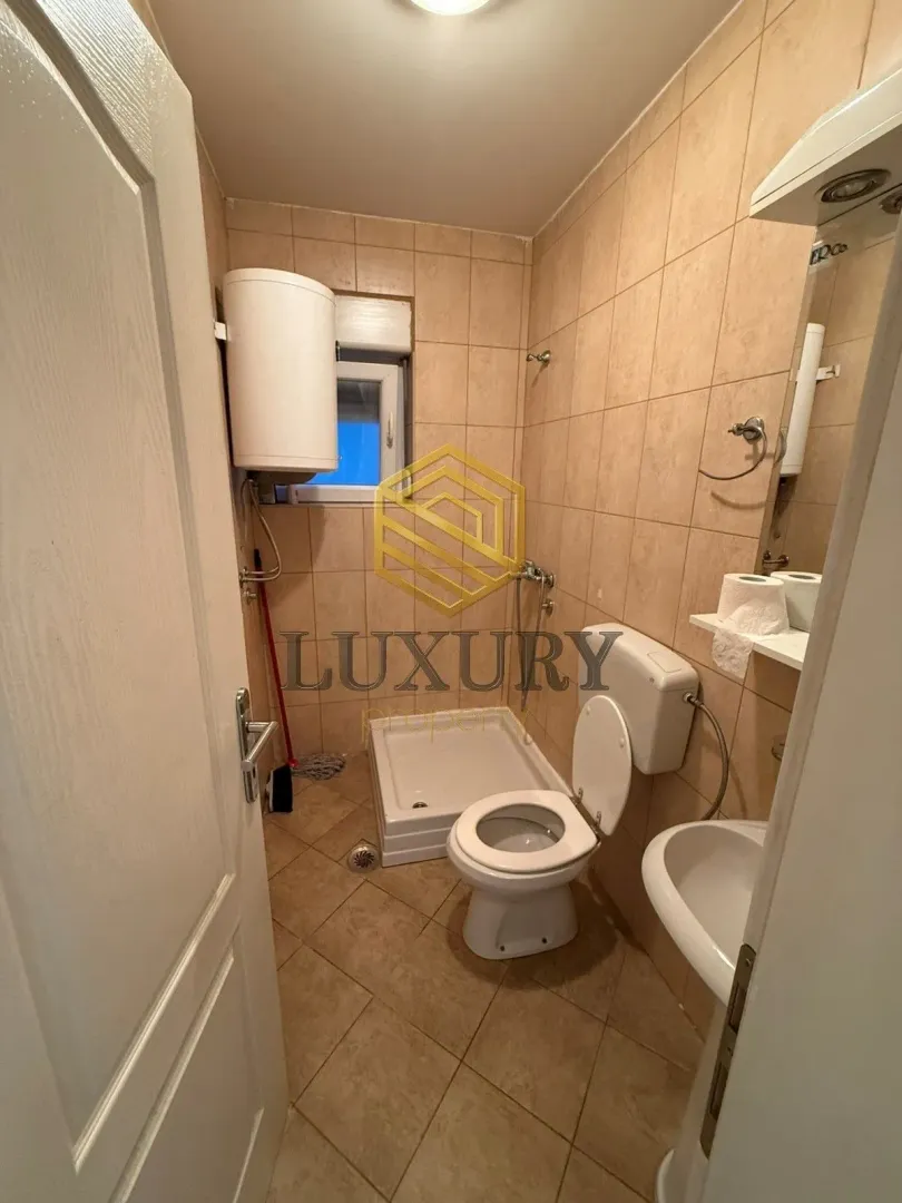 Smaller tiled bathroom with a shower cabin.