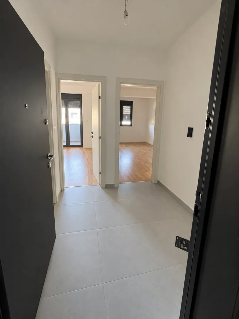 Izdavanje, jednosoban stan, 43m², Stari Aerodrom, Podgorica