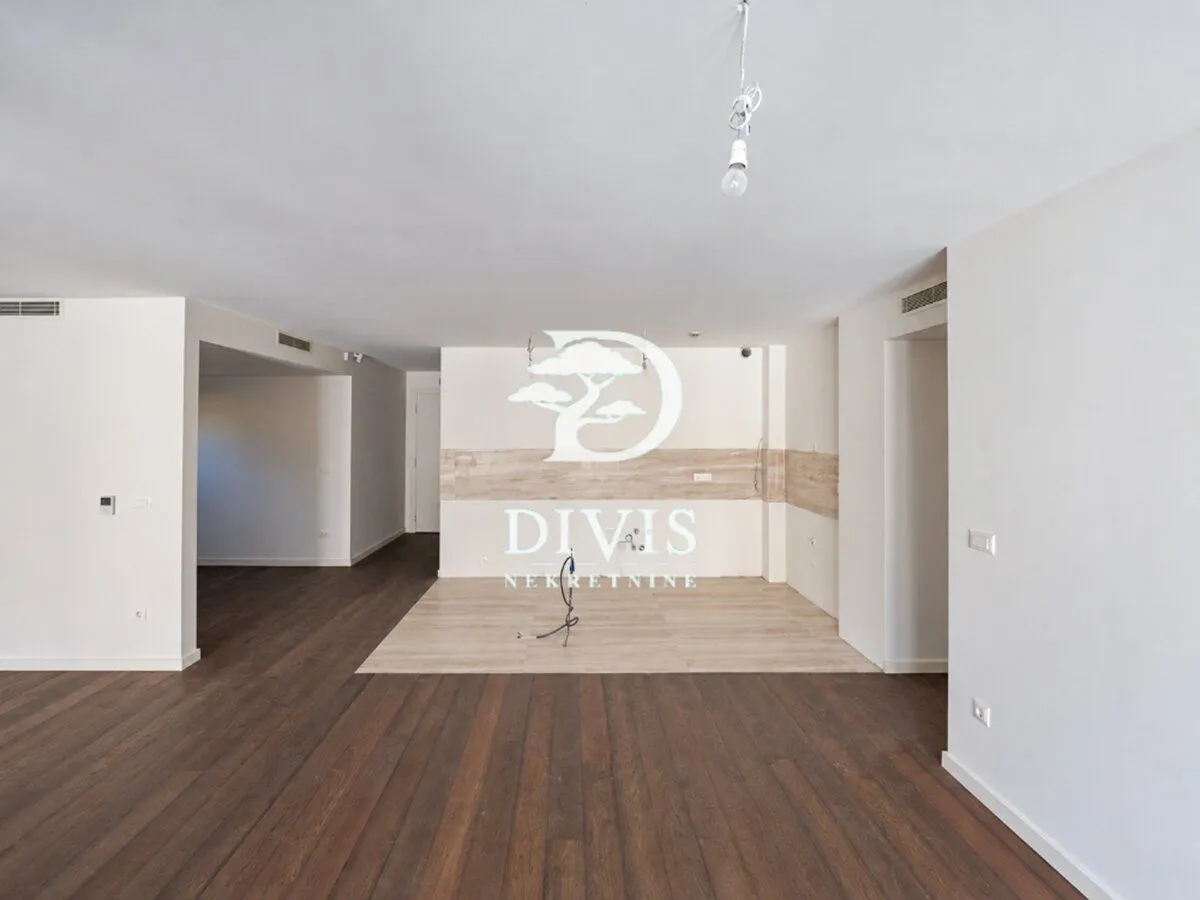 Prodaja, trosoban stan, 130m², Vračar Sve Podlokacije, Beograd