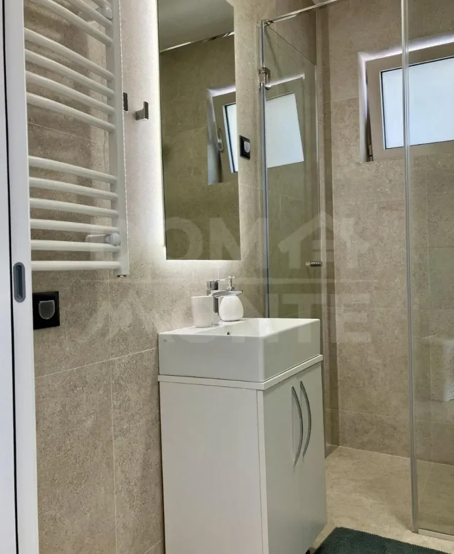Izdavanje, jednosoban stan, 38m², Tivat, Crna Gora