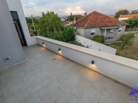 Izdavanje, kuća, 180m², Podgorica, Crna Gora - image 22