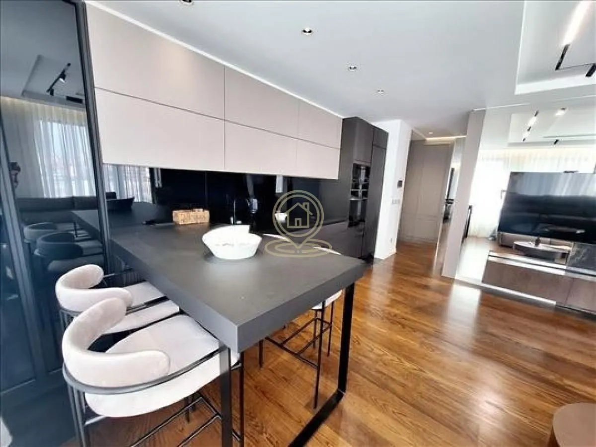 Izdavanje, trosoban stan, 90m², Savski Venac, Beograd
