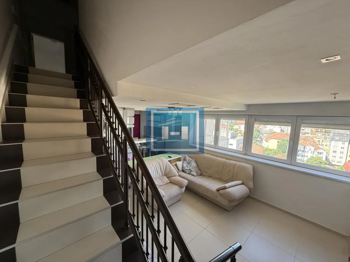 Prodaja, trosoban stan, 105m², Centar, Jagodina