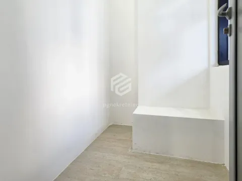 Sale, office space, 3m², Central Point, Podgorica - image 1