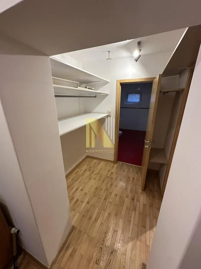 Izdavanje, dvosoban stan, 59m², Stari grad, Novi Sad