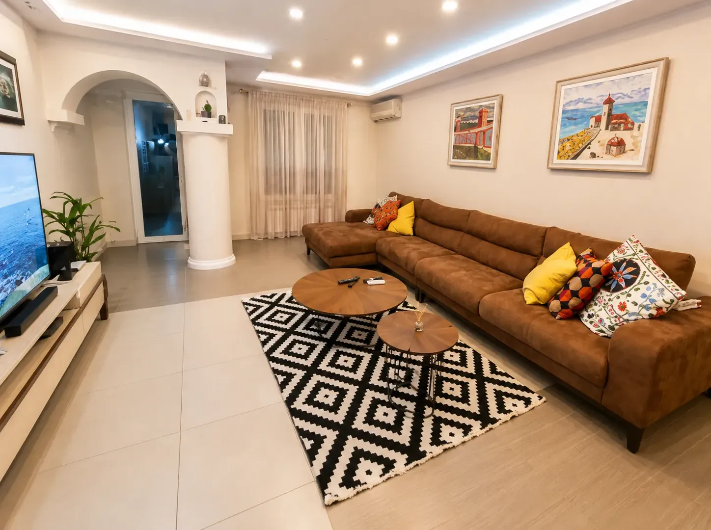 Izdavanje, kuća, 200m², Gorica C, Podgorica