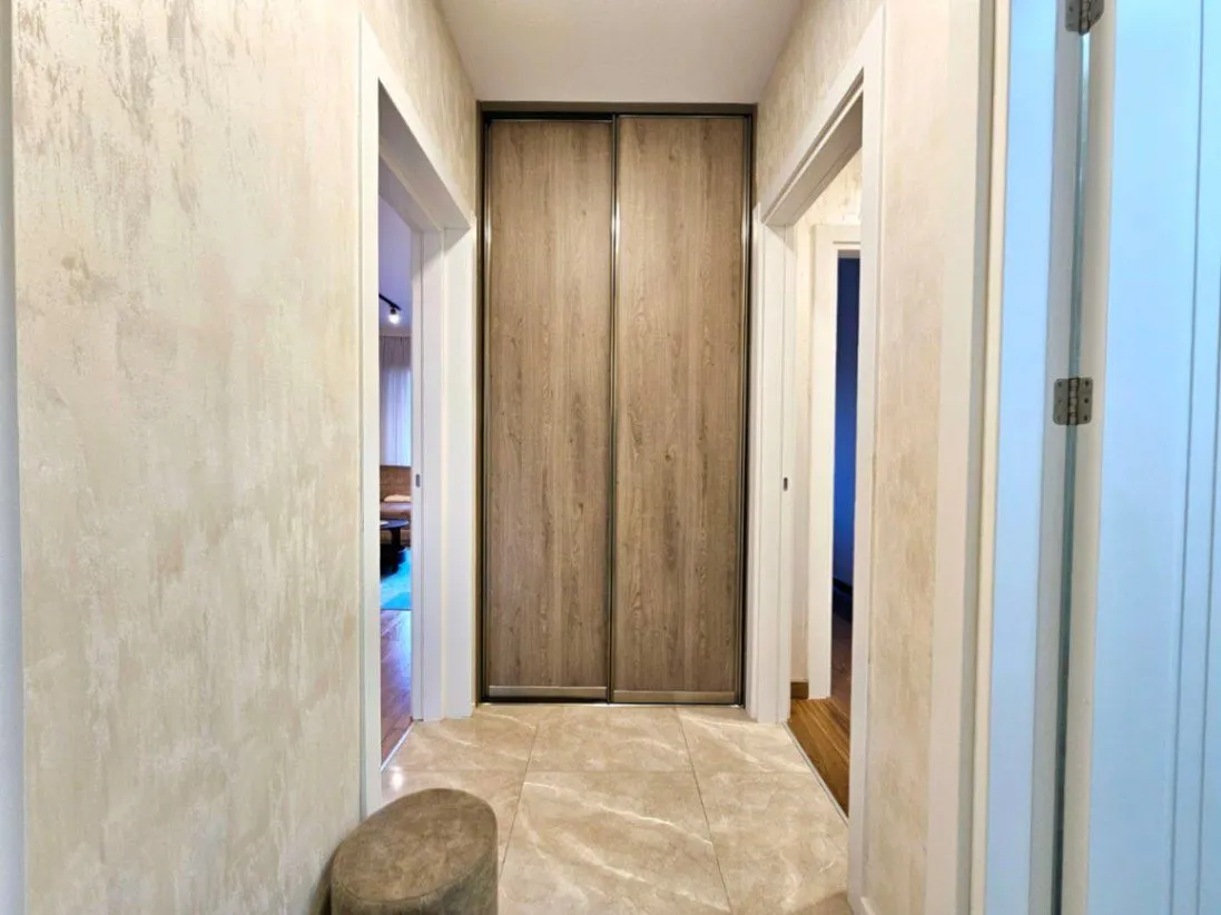Prodaja, dvosoban stan, 70m², Tološka šuma, Podgorica