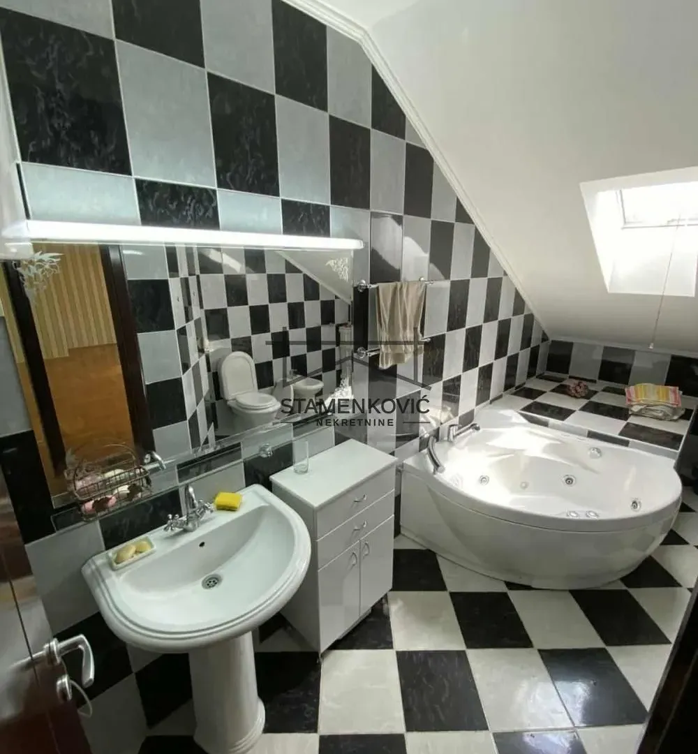Prodaja, trosoban stan, 100m², Sajam, Novi Sad Sve Podlokacije