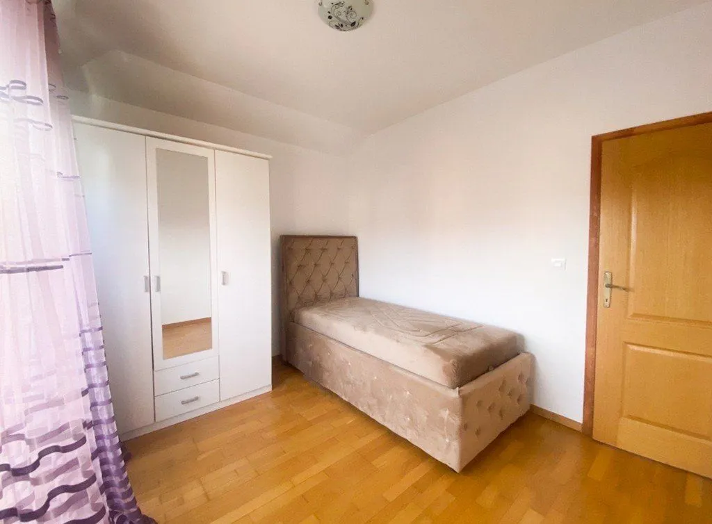 Izdavanje, dvosoban stan, 67m², Zagorič, Podgorica