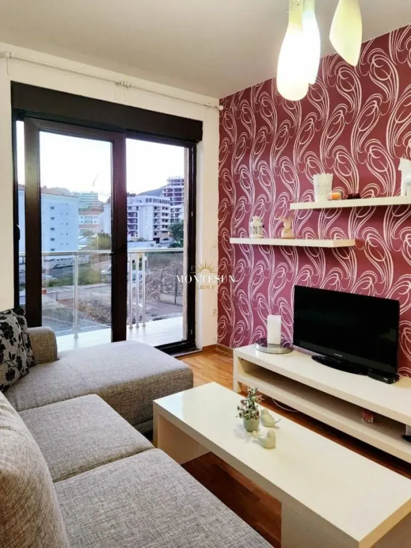 Rent, one bedroom apartment, 41m², Bečići, Budva