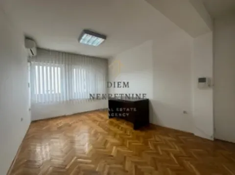 Izdavanje, jednosoban stan, 33m², Centar, Podgorica - image 2