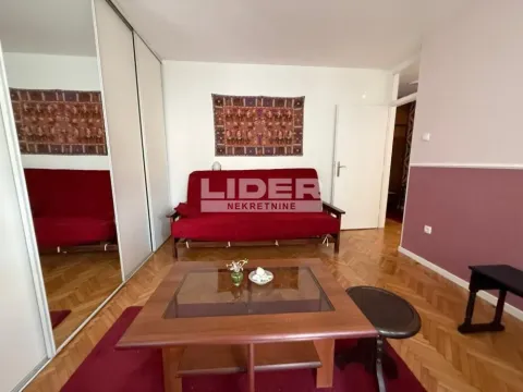Izdavanje, trosoban stan, 80m², Kalenić Pijaca, Vračar Sve Podlokacije - image 10