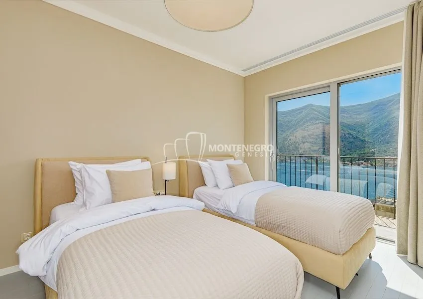 Prodaja, trosoban stan, 158m², Dobrota, Kotor