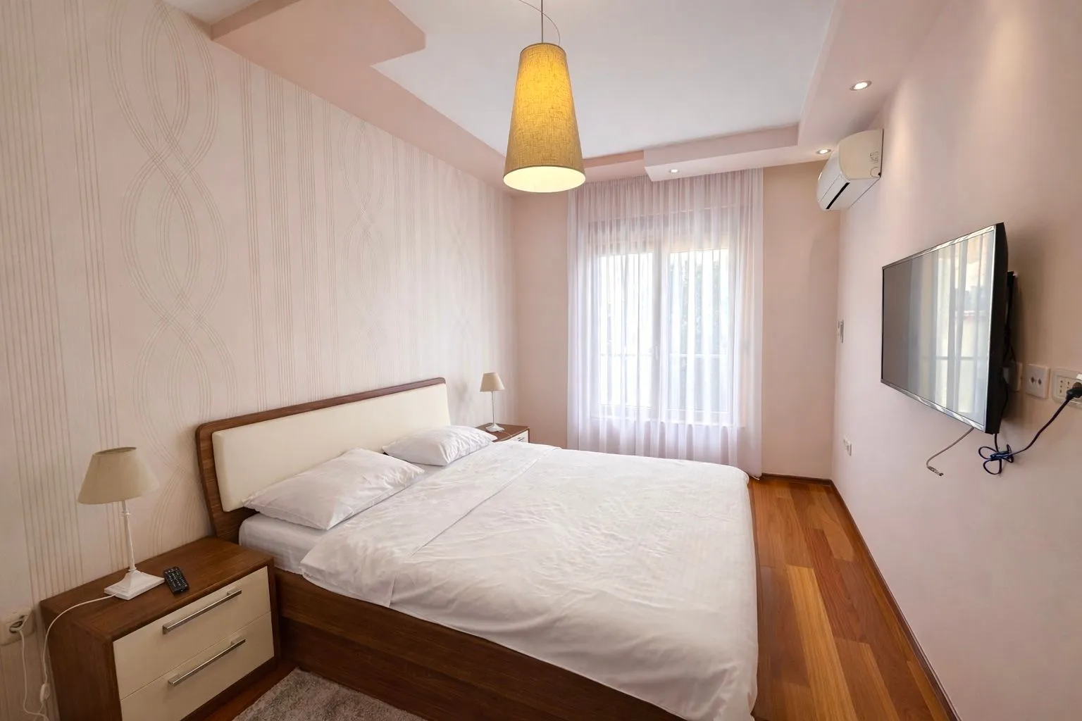 Izdavanje, dvosoban stan, 75m², Centar, Podgorica
