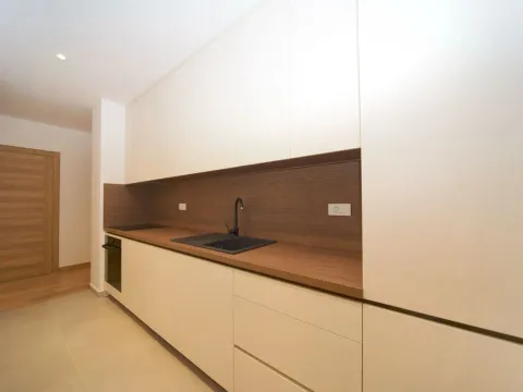 Izdavanje, dvosoban stan, 80m², City Kvart, Podgorica - image 2