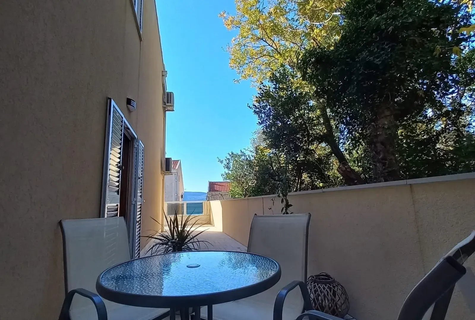 Izdavanje, dvosoban stan, 98m², Donja Lastva, Tivat