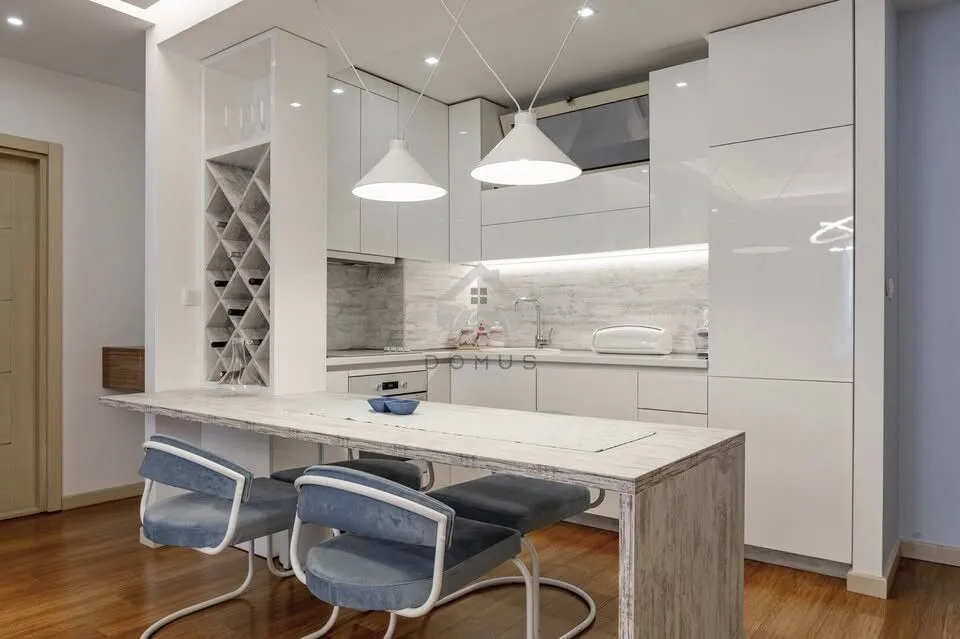Prodaja, dvosoban stan, 90m², Budva, Crna Gora