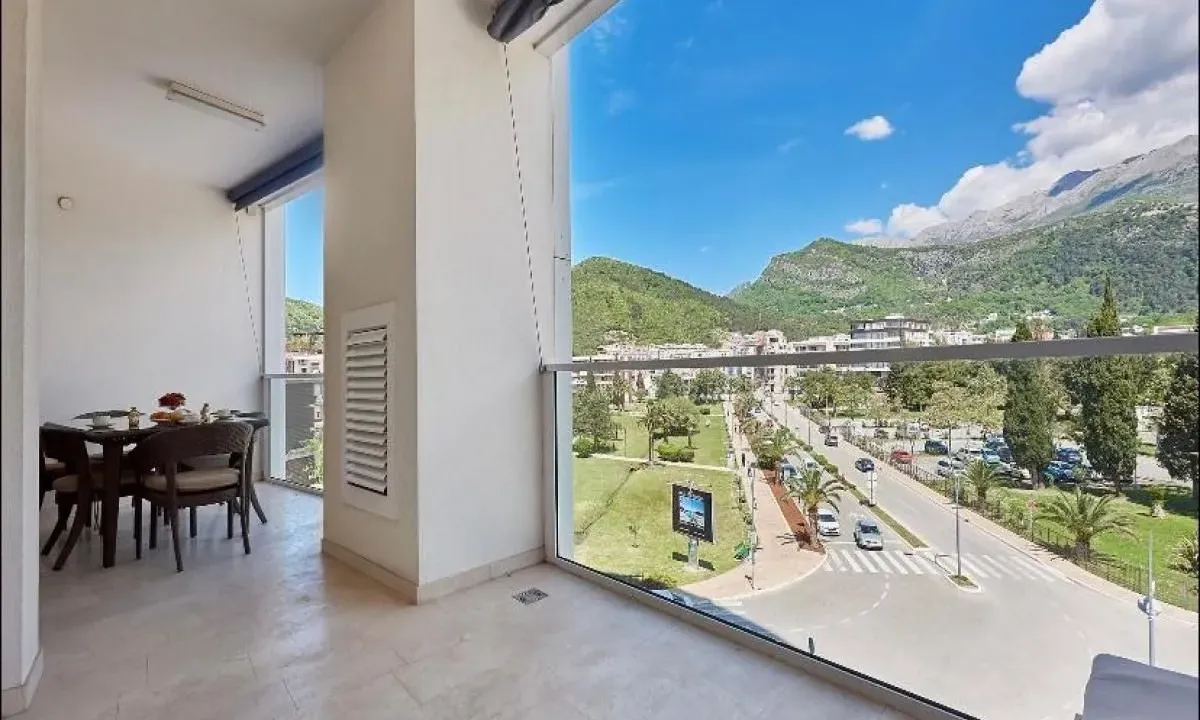 Izdavanje, jednosoban stan, 63m², Budva, Crna Gora