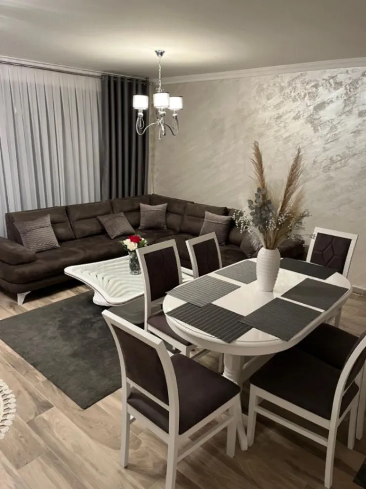 Izdavanje, dvosoban stan, 80m², Pržno, Budva