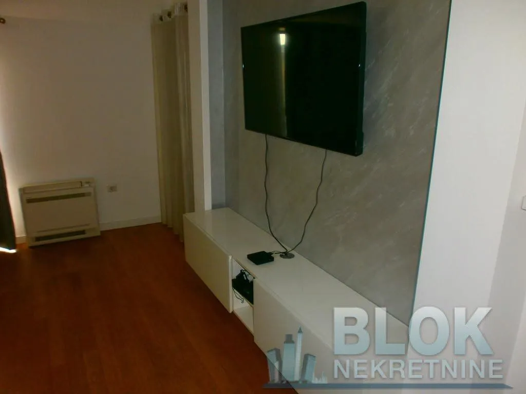 Izdavanje, trosoban stan, 105m², Dalmatinska ulica, Podgorica