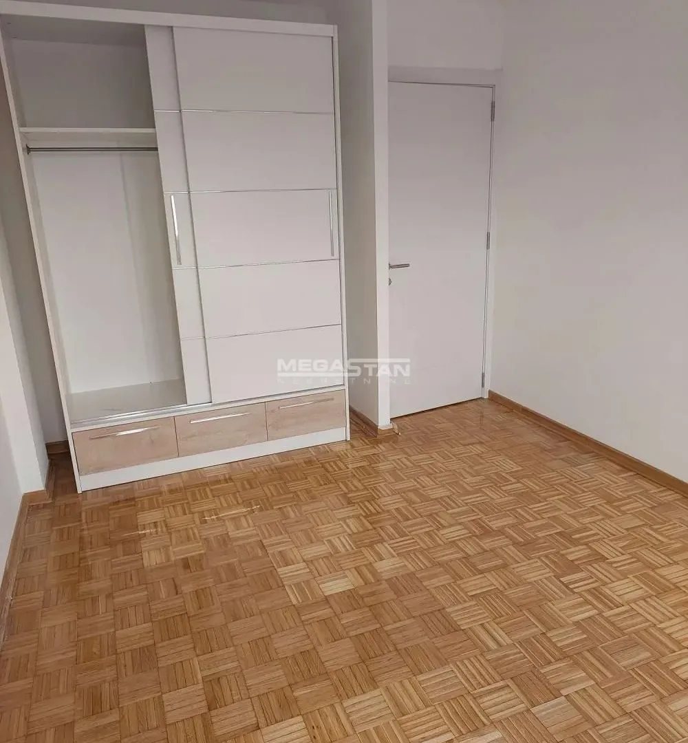 Izdavanje, trosoban stan, 72m², Novi Beograd Sve Podlokacije, Beograd