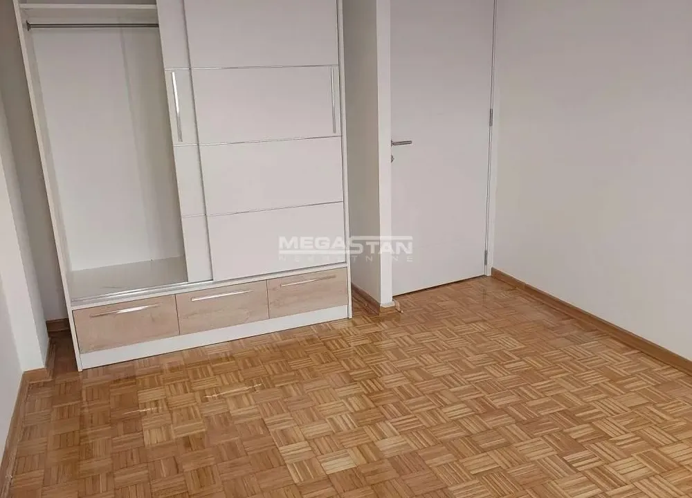 Izdavanje, trosoban stan, 72m², Novi Beograd Sve Podlokacije, Beograd