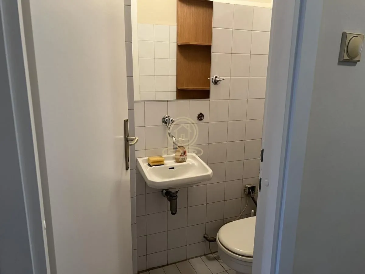 Izdavanje, trosoban stan, 89m², Vračar Sve Podlokacije, Beograd
