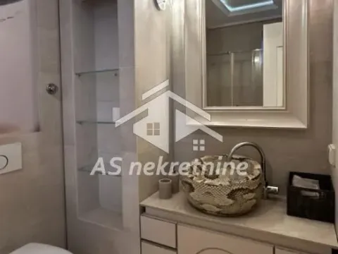 Izdavanje, četvorosoban stan, 197m², Čukarica, Beograd - image 19