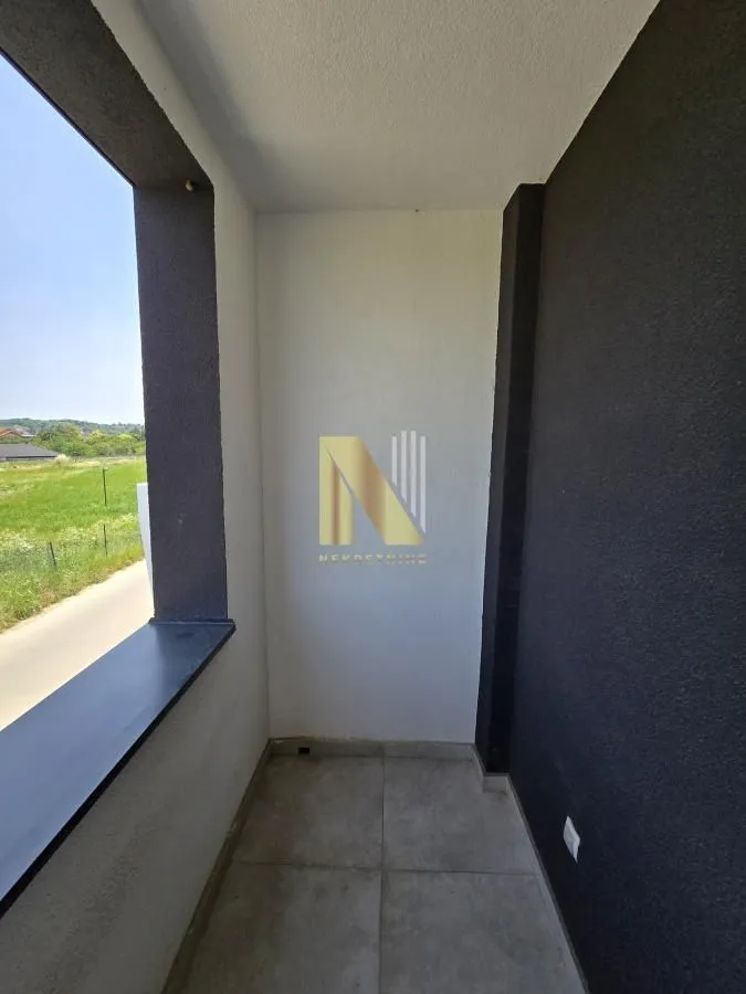 Prodaja, četvorosoban stan, 72m², Karagača, Petrovaradin