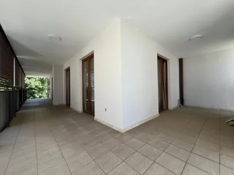 Izdavanje, četvorosoban stan, 200m², Gorica C, Podgorica - image 15