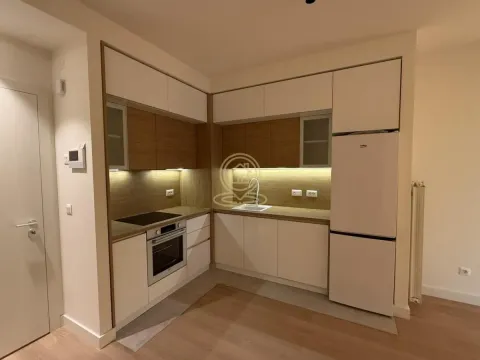 Izdavanje, poslovni prostor, 80m², Savski Venac, Beograd - image 2