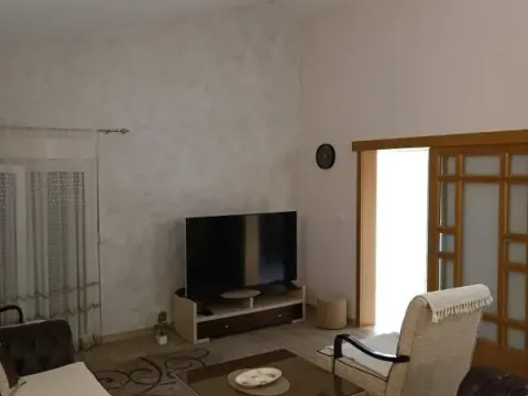 Izdavanje, dvosoban stan, 84m², Zagorič, Podgorica - image 9