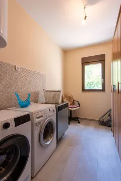 Rent, three bedroom apartment, 141m², Škaljari, Kotor - image 13