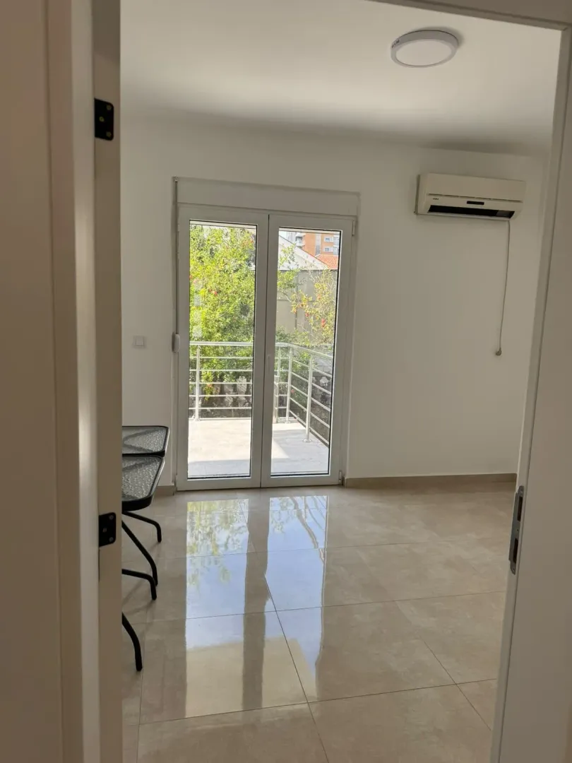 Rent, house, 500m², Podgorica, Crna Gora