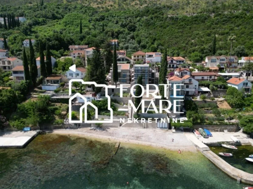 Prodaja, kuća, 222m², Njivice, Herceg Novi