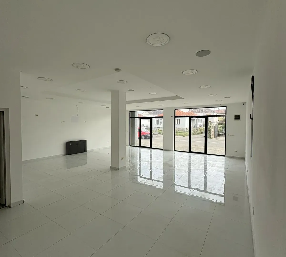 Izdavanje, poslovni prostor, 89m², Masline, Podgorica