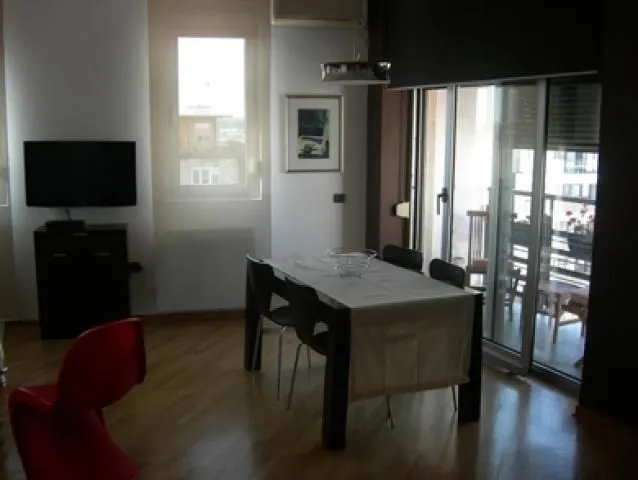 Izdavanje, trosoban stan, 84m², Vračar Hram, Vračar Sve Podlokacije