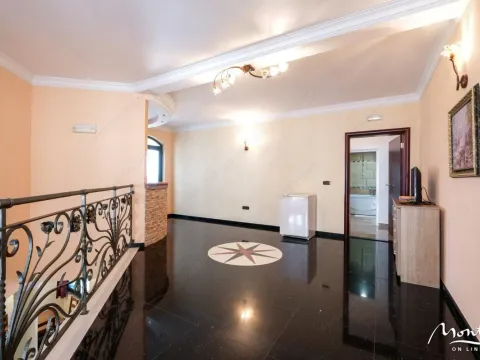 Prodaja, kuća, 560m², Petrovac, Budva - image 21