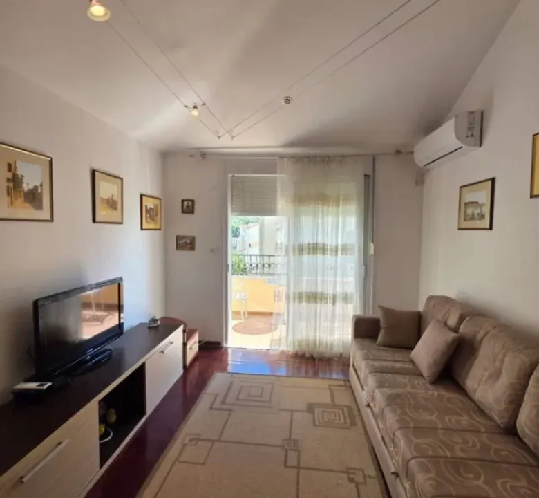 Izdavanje, jednosoban stan, 40m², Kamenovo, Budva